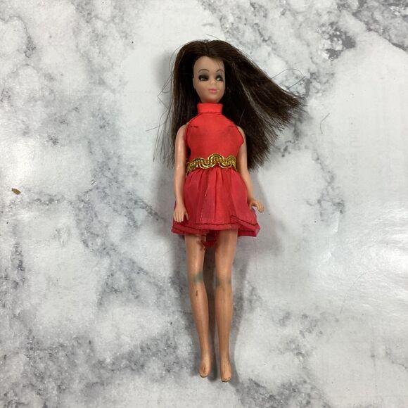 1970 Topper Dawn Friends Angie Doll Red Gold Dress Brunette Brown Hair P10 - Picture 1 of 9